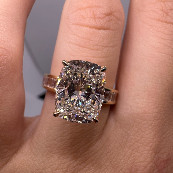 4.02 carat F VVS2 cushion diamond engagement ring baguette band - Picture 11 of 11